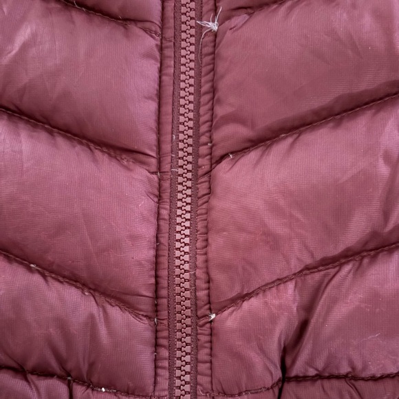 The North Face 550 Women's Maroon Insulated Puffer Quilted Vest - Picture 5 of 8